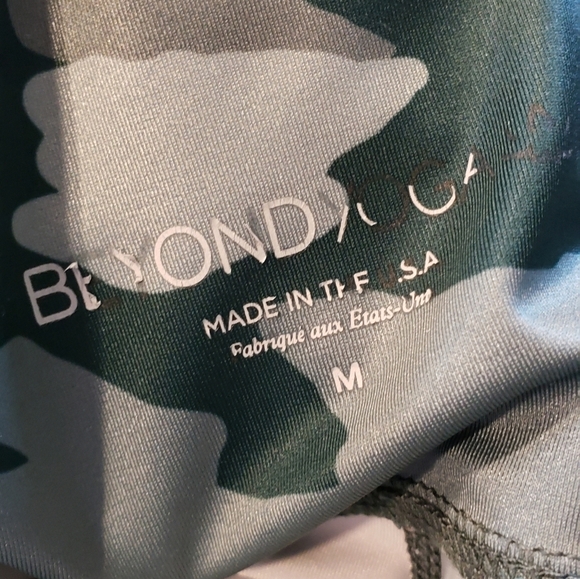 Beyond Yoga camo high waisted midi leggings - Picture 4 of 7